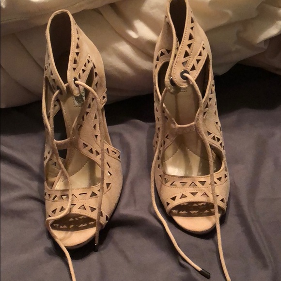 Cream high heels - Picture 4 of 6